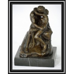 THE KISS BY RODIN STATUE